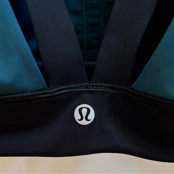 Lululemon Green/Black Sports Bra with Mesh Cut Out Size 4 - Picture 5 of 6
